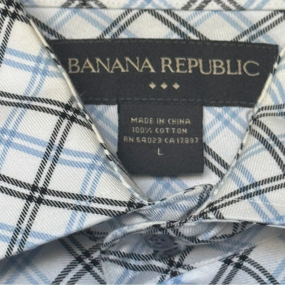 Banana Republic Light Blue Checkered Shirt 🧳